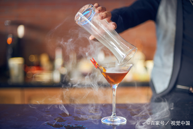 调酒师这个行业前景怎么样  调酒师的发展前景如何