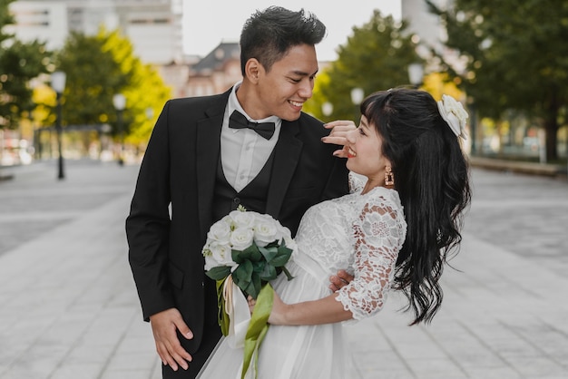 属鼠的女生结婚需要避哪几个属相，十二生肖结婚属相回避规则