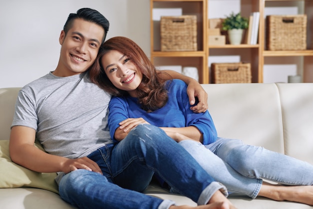99年的兔男和00年的龙女配吗，1999兔男2000龙女能结婚么